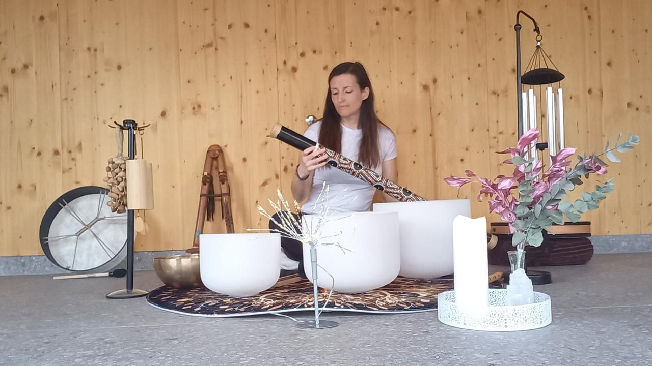 Zvočno-vokalna kopel v Arboretumu Volčji Potok